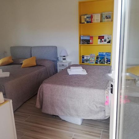 Flamingo Guest House- Rooms Ольбія Екстер'єр фото
