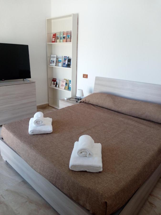 Flamingo Guest House- Rooms Ольбія Екстер'єр фото