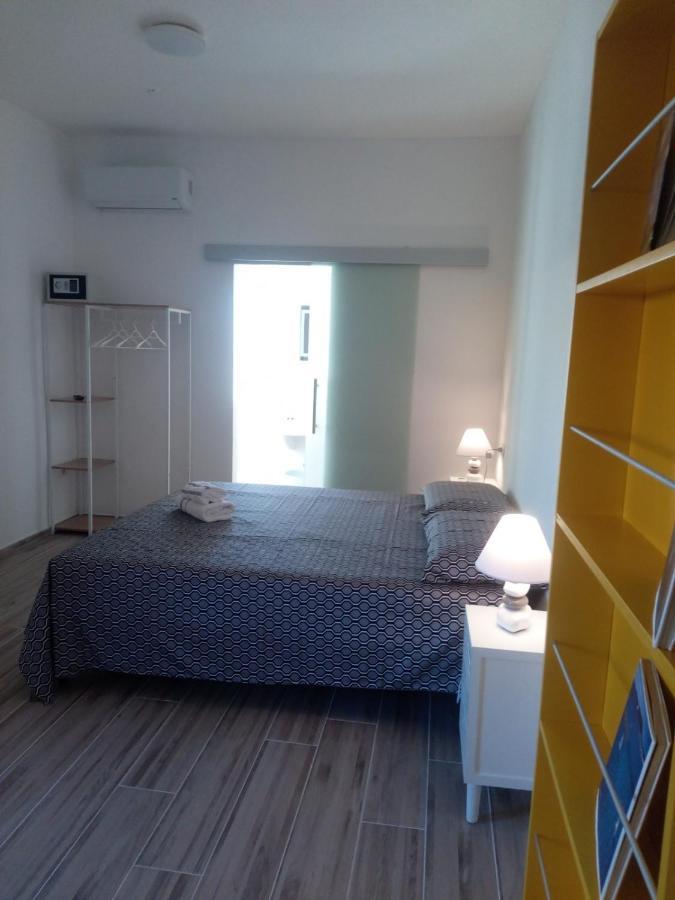 Flamingo Guest House- Rooms Ольбія Екстер'єр фото