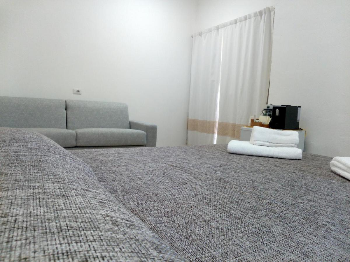 Flamingo Guest House- Rooms Ольбія Екстер'єр фото