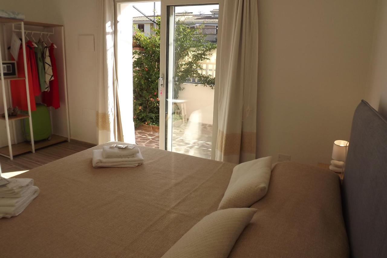 Flamingo Guest House- Rooms Ольбія Екстер'єр фото