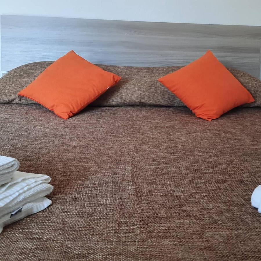 Flamingo Guest House- Rooms Ольбія Екстер'єр фото